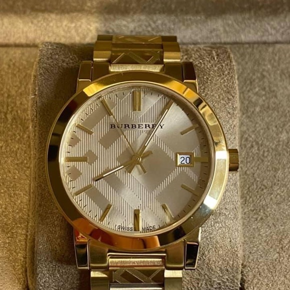 / Burberry Women’s Swiss Gold Watch
Case Size: 38mm
Swiss Made - Picture 6 of 13